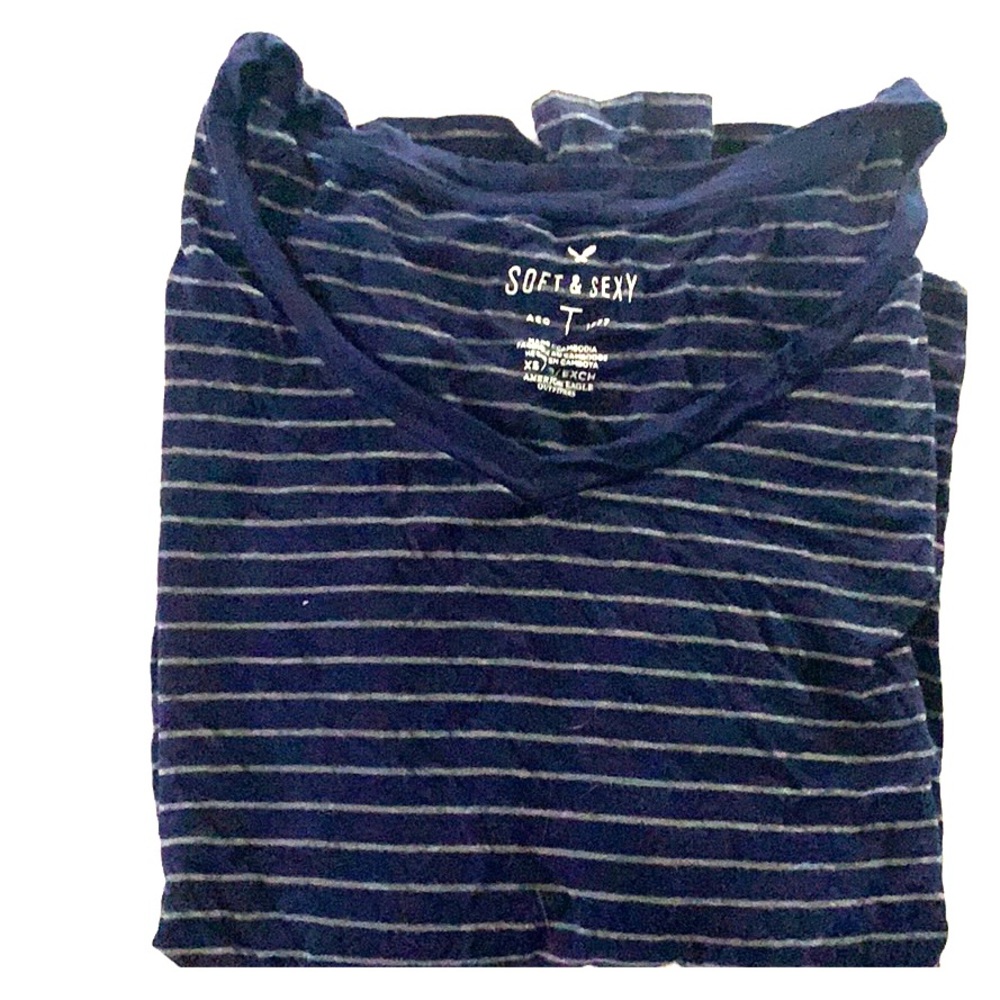 Long sleeve V neck shirt
